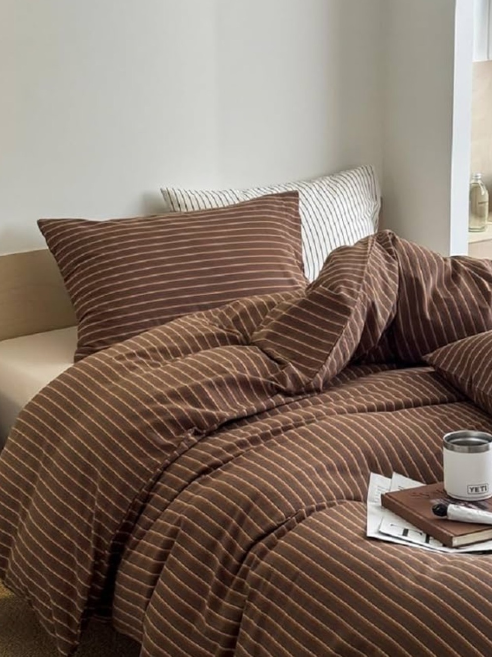 NEW Retro Brown Striped Duvet Cover Set with Zipper. 3 pieces.